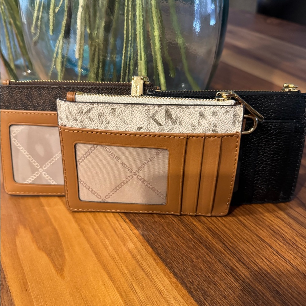 Michael Kors  Card Holder - Choose from Black/Tan or Brown - Logo JetSet Coin